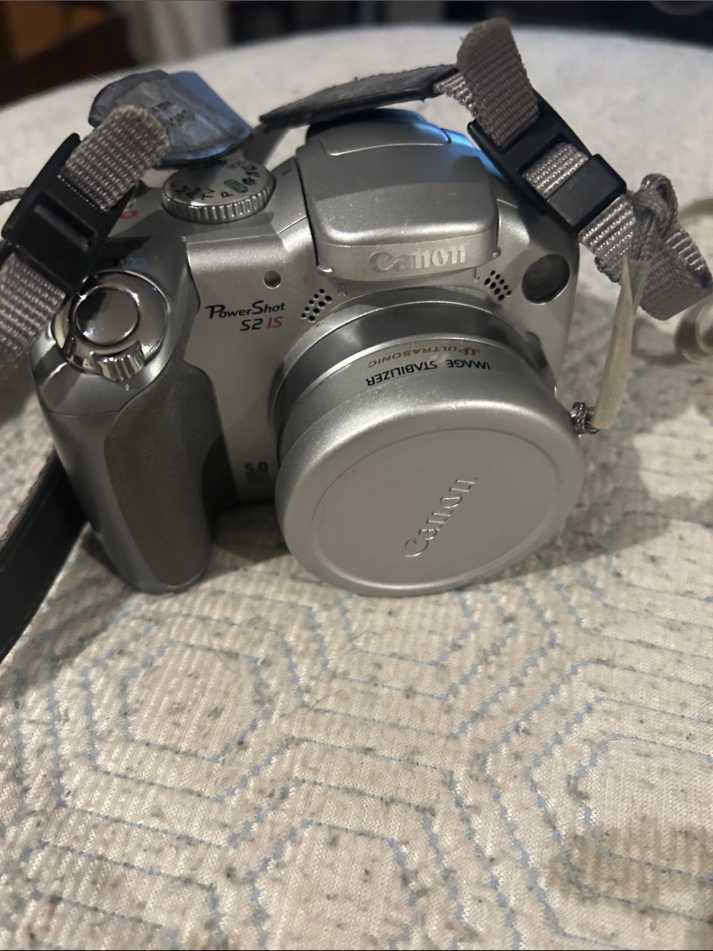 Canon Silver Bridge-Style Digital Camera with Lens Cap PowerShot s2 5.0 mega